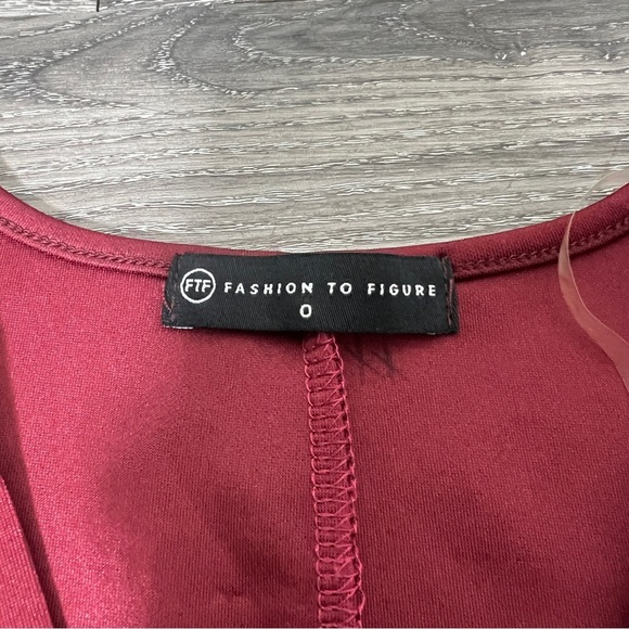 Fashion To Figure Elegant Burgundy Dress with Gold Zipper Size 0 - Picture 2 of 7